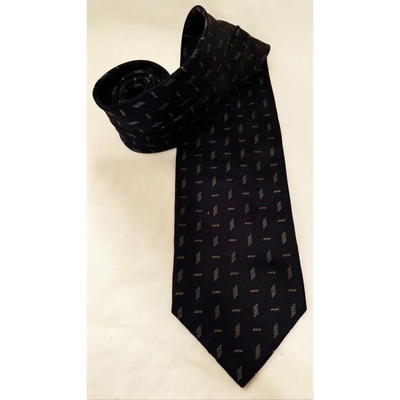 Armani Black Tie with Geometric pattern 60 x 3.75 100% silk Made in Italy - Picture 2 of 9